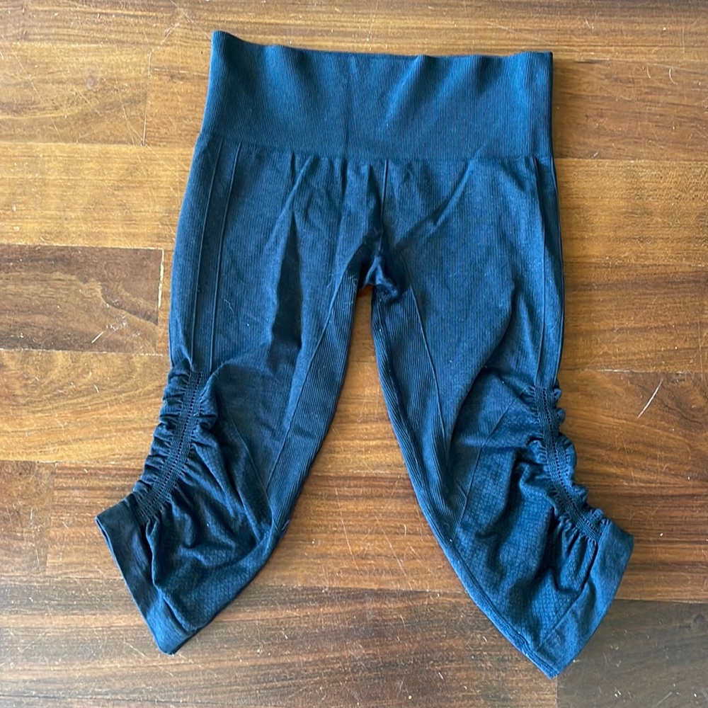 Lululemon black high rise crop. Size 4.